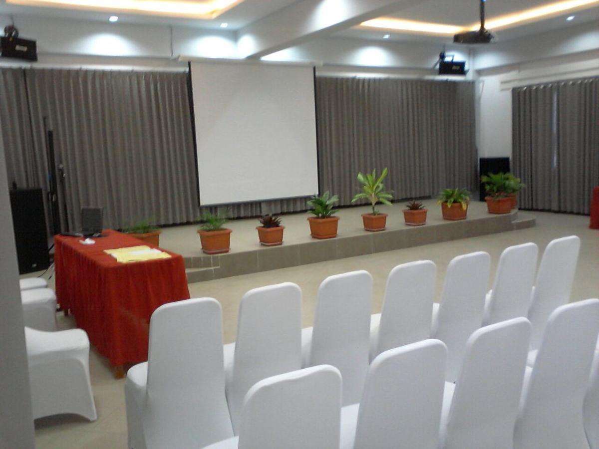 Alibaba Hotel Pangkalanbuun Exterior photo